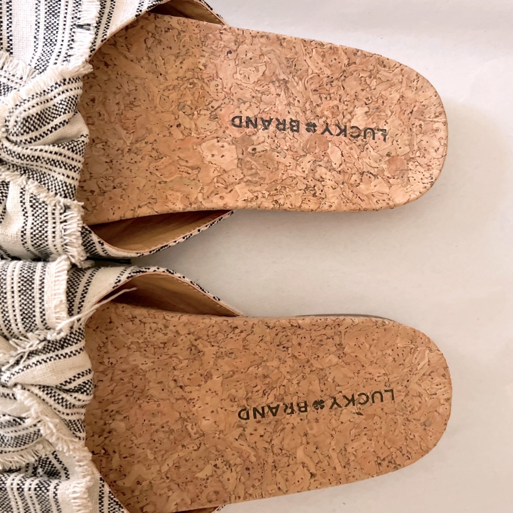 𐙚⋆˚✿˖° Lucky Brand Slide Sandal 𐙚⋆˚✿˖° - Picture 5 of 7